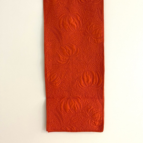 NWT Tommy Bahama Table Runner Quilted Pumpkins Fall Thanksgiving New 14" x 72" - Picture 4 of 4